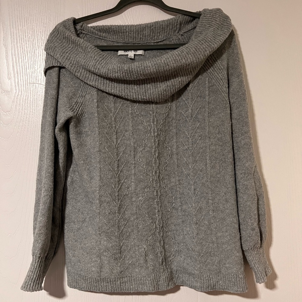 Women’s off shoulder sweater L